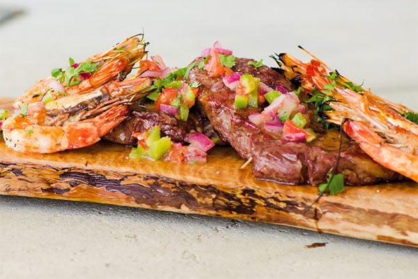 69.Surf & Turf ( vlees en vis schotel )